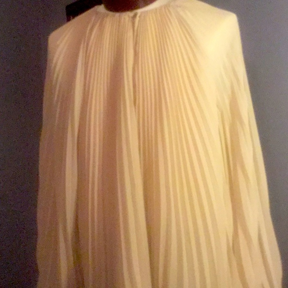 Gently used DVF gypsy top absolutely beautiful on